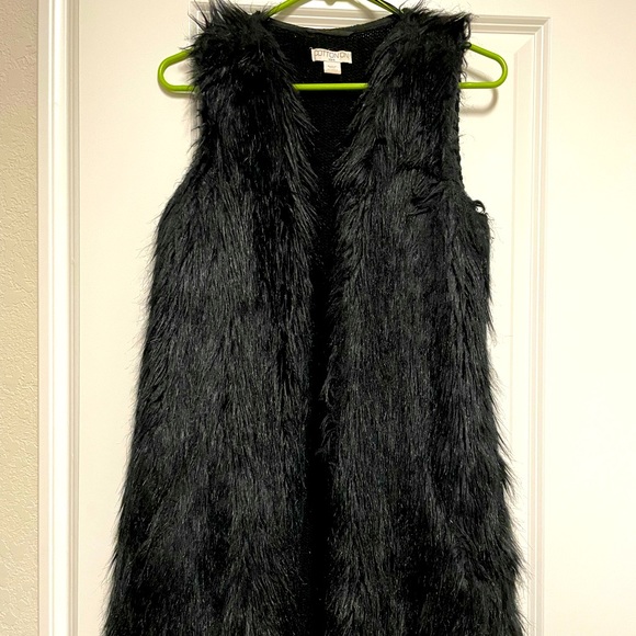 Long Faux Fur Vest - Picture 2 of 4